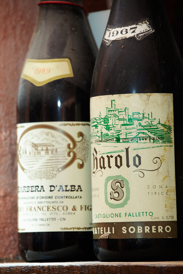 Gamla flaskor Barolo