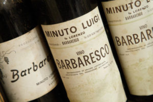 Gamla flaskor Barbaresco