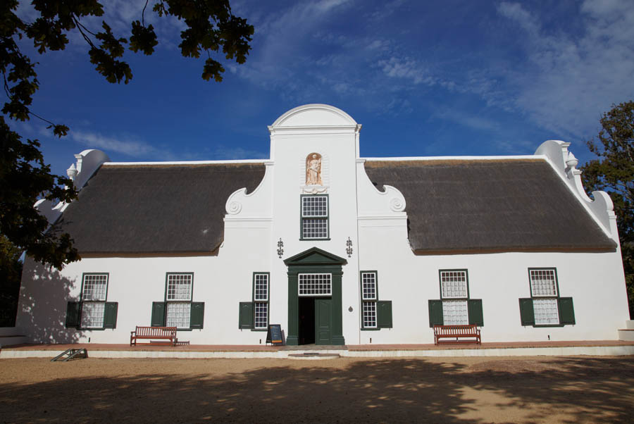 En vingård byggd i den typiska arkitektstilen Cape Dutch