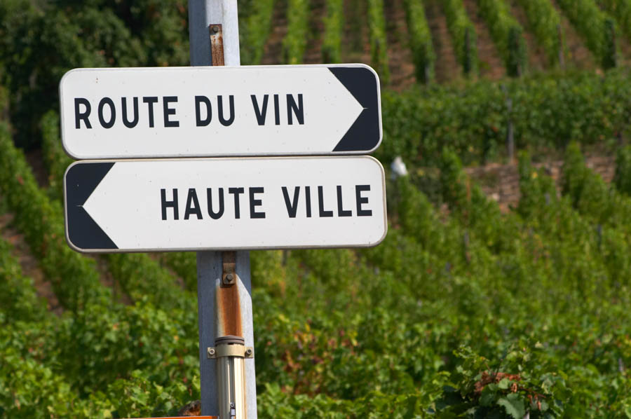 Vägskyltar i Alsaces vingårdar, Route du Vin