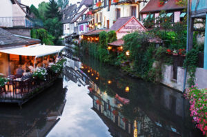 Petite Venise med kanaler, korsvirkeshus och restauranger i Colmar