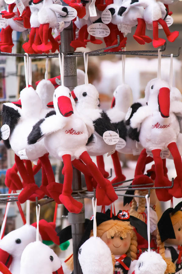 Storkar i en butik i Alsace