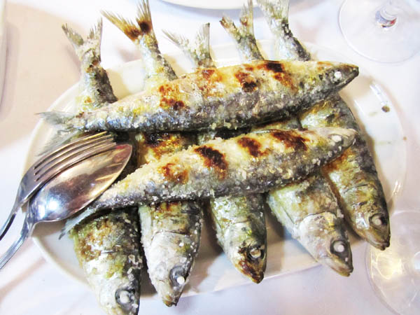 Grillade sardiner, en portugisisk delikatess
