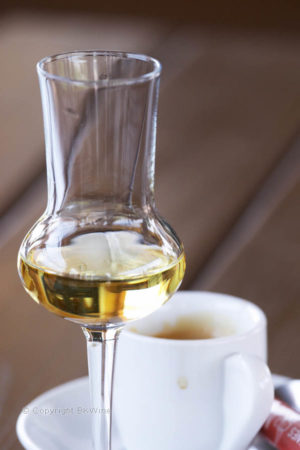 Ett glas grappa med kaffet