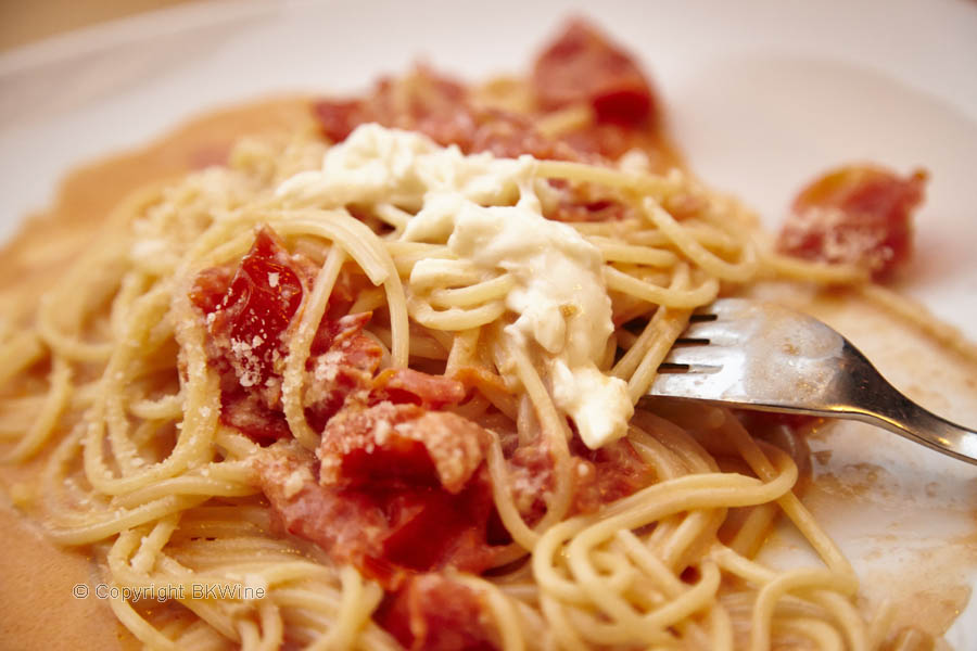 Spagetti med tomat och mozzarella
