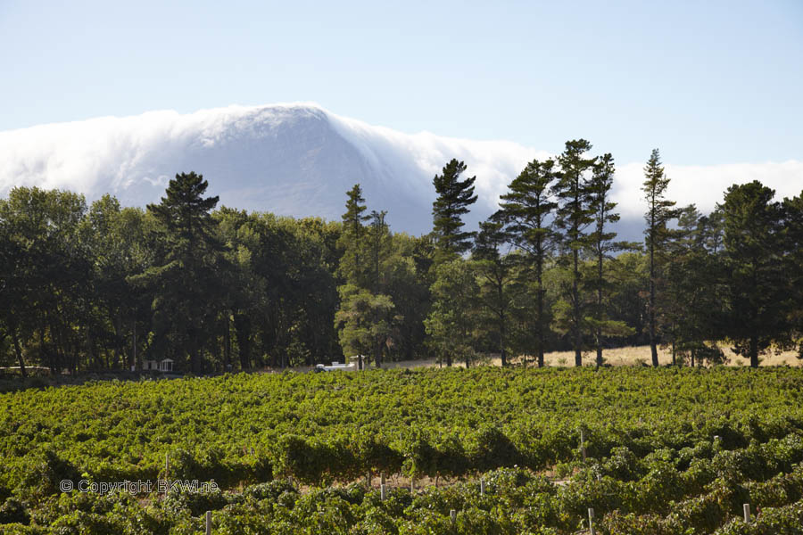 Molnformationer över bergen i Franschhoek, Sydafrika