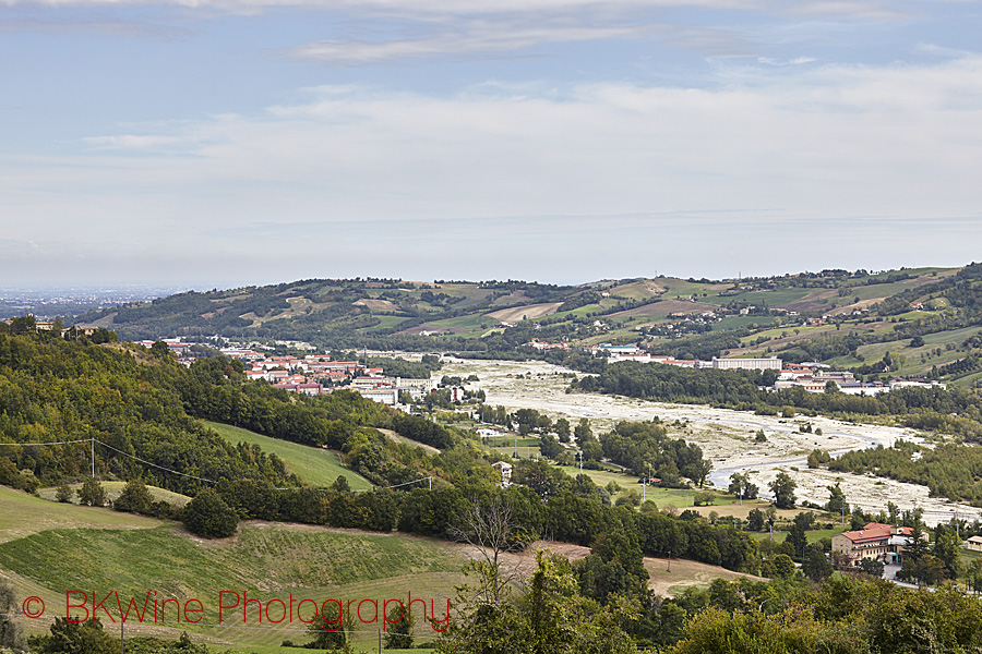 Landskapet i Emilia Romagna med kullar och floddal