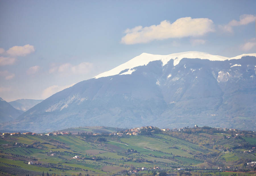 Det kan finnas höga berg i bakgrunden i Le Marche