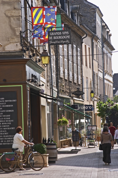 En butiksgata i Beaune, Bourgogne