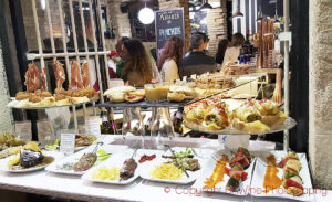 Tapas / pinchos på en bar i Logroño