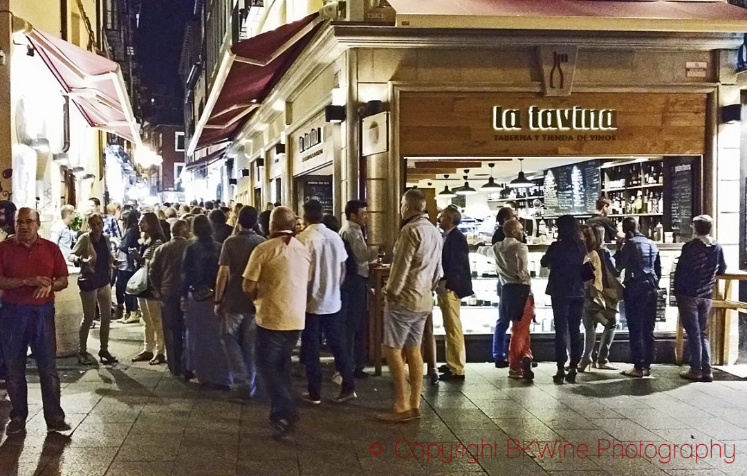 Calle Laurel med alla sina tapasbarer i Logroño