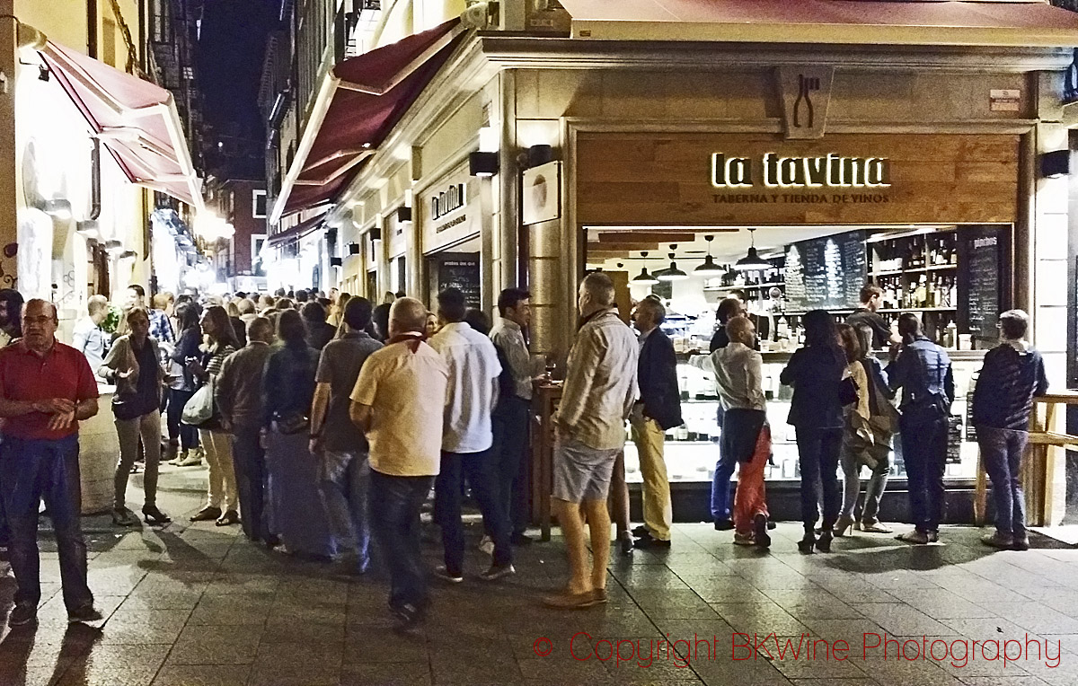 Calle Laurel med alla sina tapasbarer i Logroño