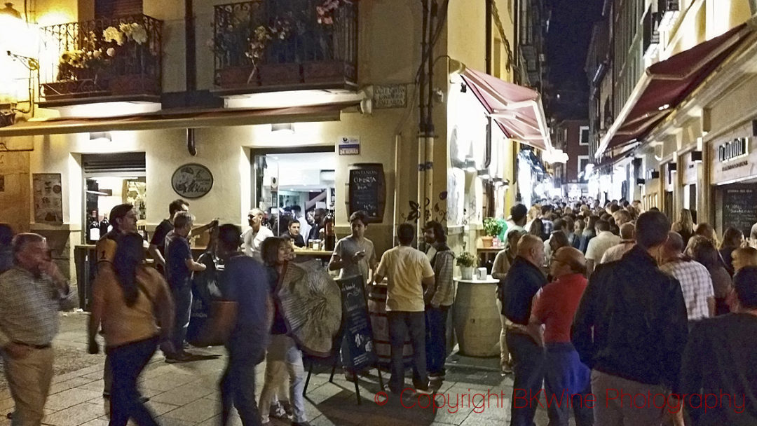 Calle Laurel med alla sina tapasbarer i Logroño