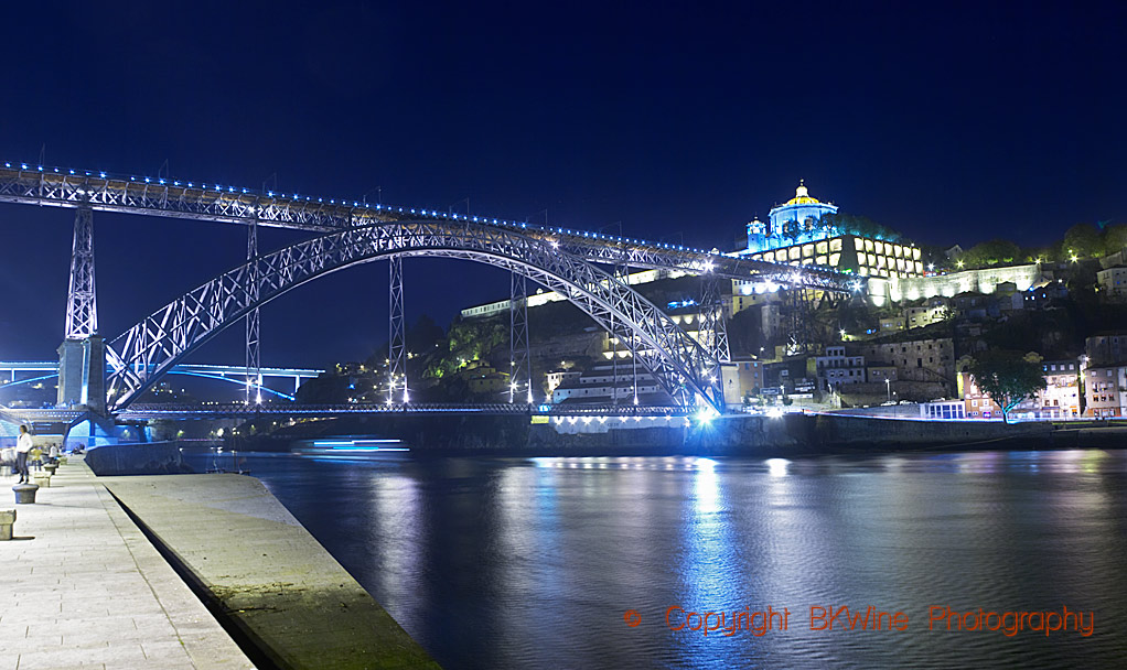 Den berömda bron i Porto