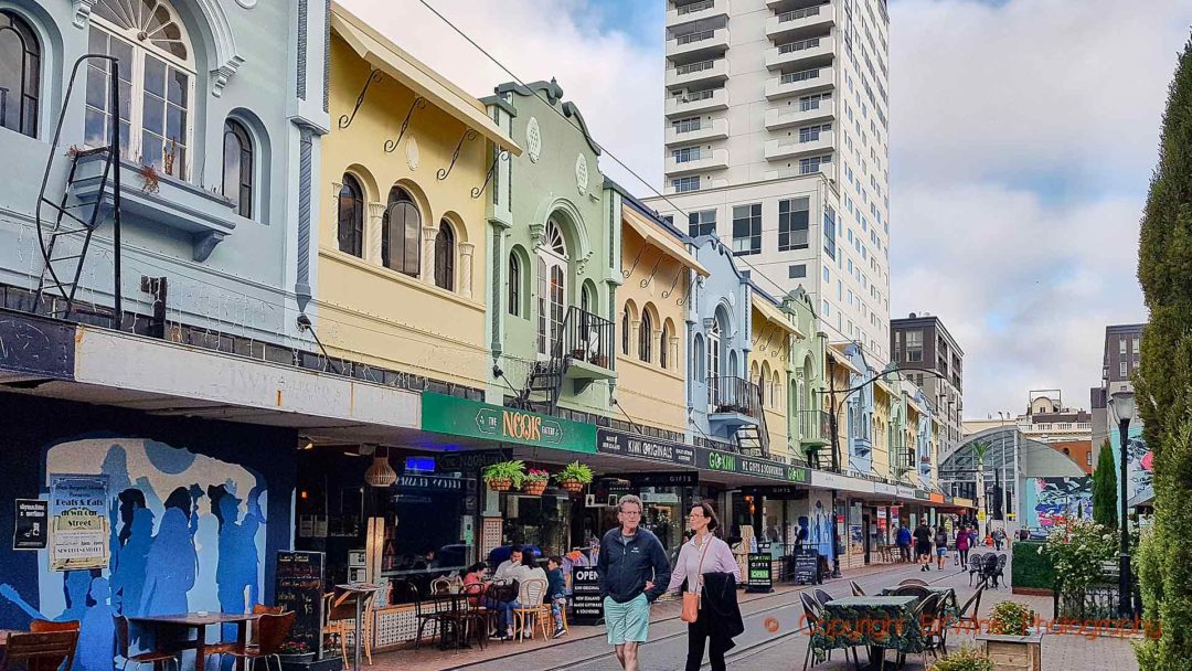 Den berömda gammaldags gatan i Christchurch med butiker och caféer