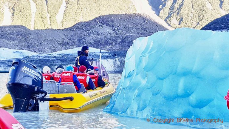 En expedition på Tasmansjön för att utforska Mount Cook-glaciären