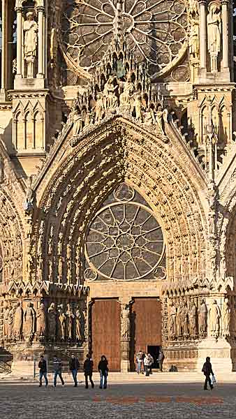 Den magnifika katedralen i Reims i Champagne