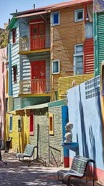 La Boca är hamnkvarter i Buenos Aires med färggranna hus