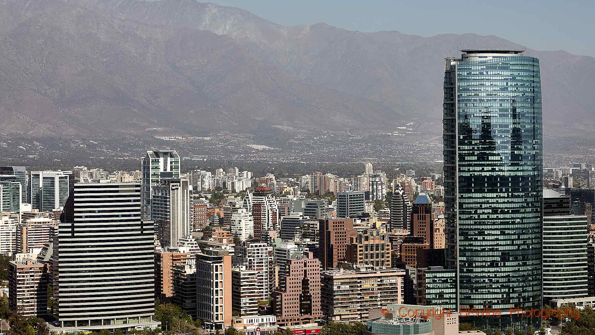 Santiago de Chiles skyline och utsikt över Anderna