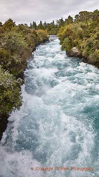 Det otroliga Huka Falls, med 200 000 liter vatten per sekund