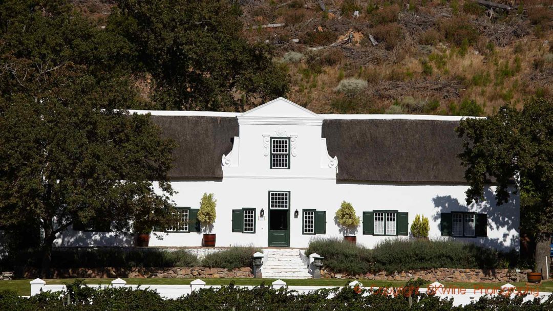 En vingård i Cape Dutch-stil i Franschhoek, Sydafrika