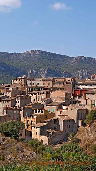 En by i bergen i Katalonien