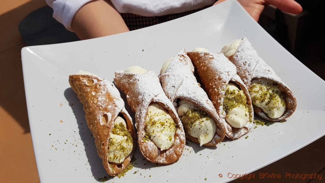 På Sicilien kan man inte neka när man frestas med en cannolo