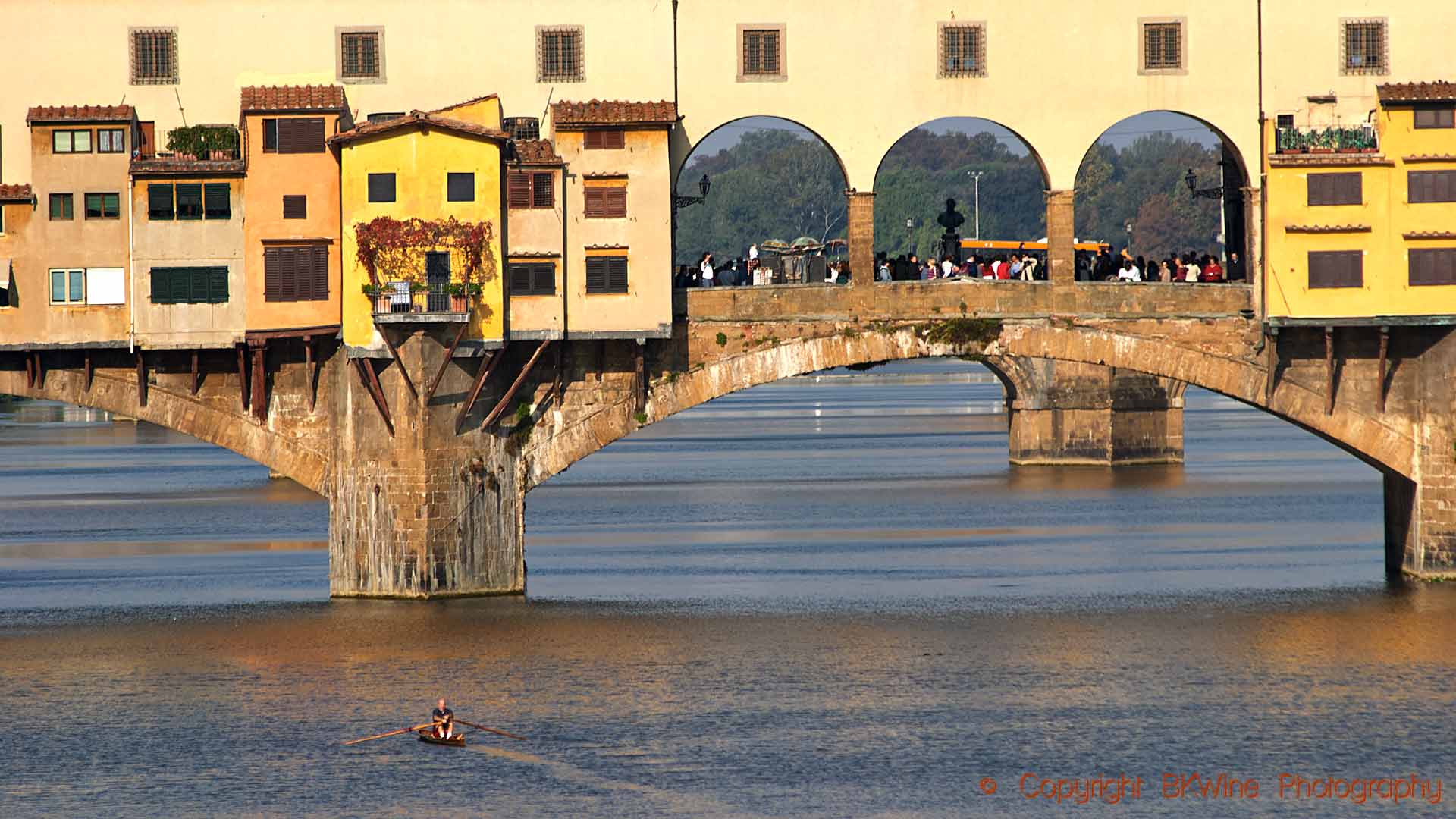 Ponte Vecchio över floden Arno i Florens