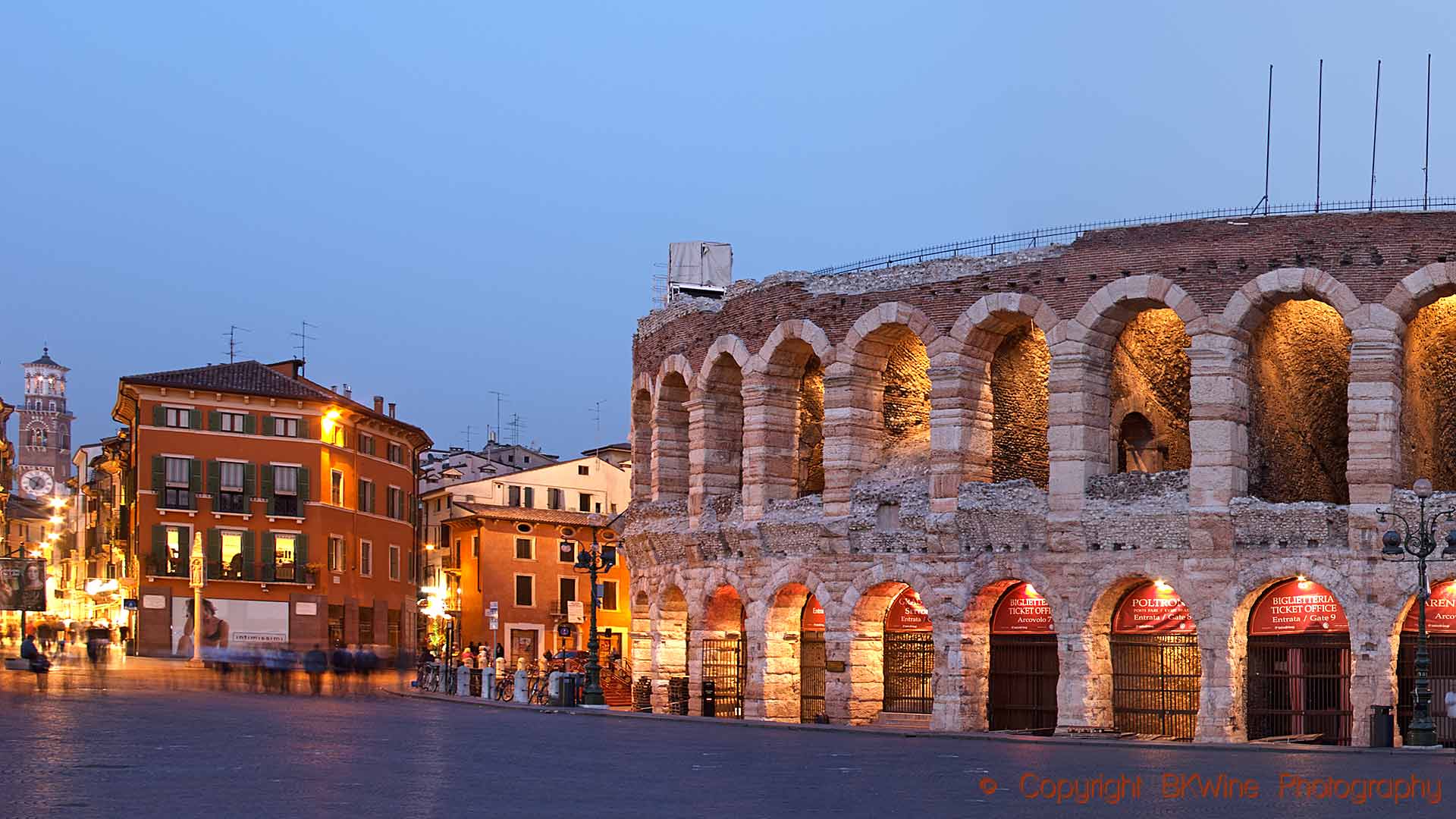 Den fantastiska romerska arenan i Verona på Piazza Bra