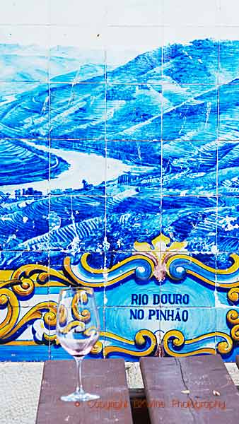 Vackra azulejo på tågstationen i Pinhao