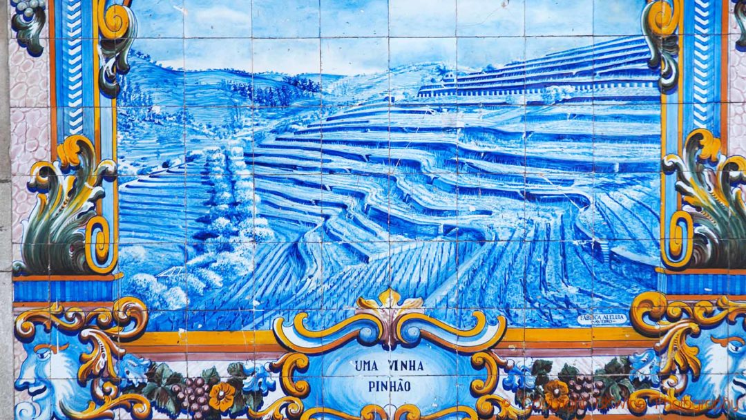 Vackra azulejo på tågstationen i Pinhao
