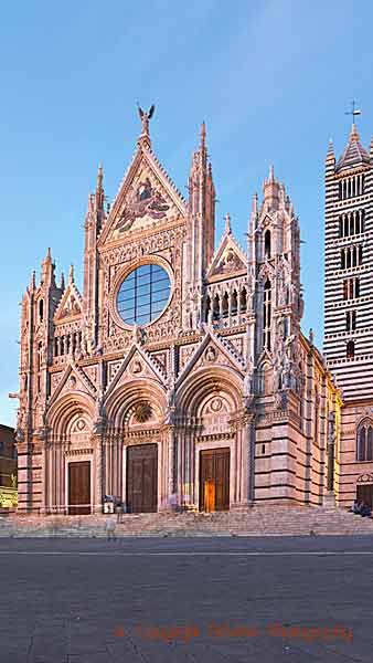 Katedralen, Il Duomo, i Siena är imponerande och elegant