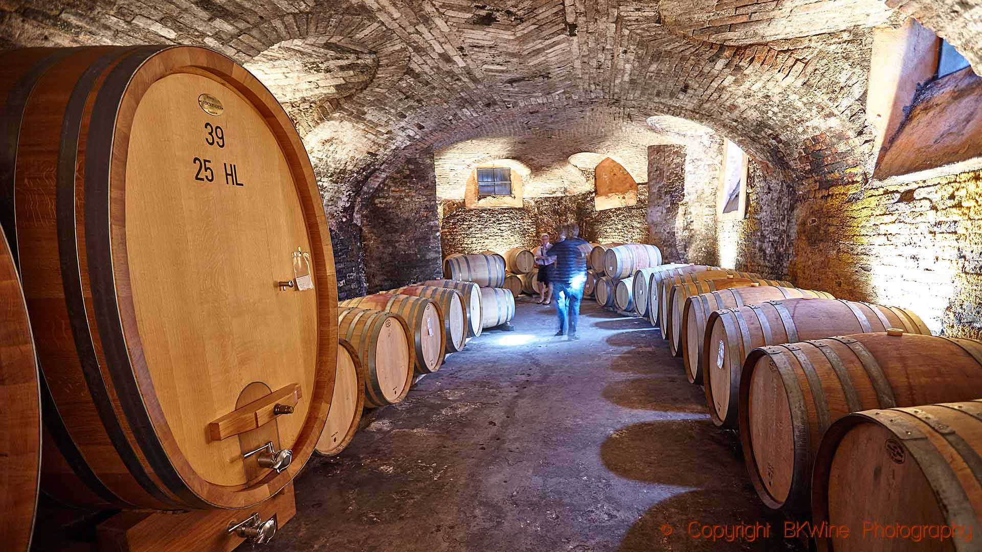 En vinkällare i ett gammalt slott i Piemonte