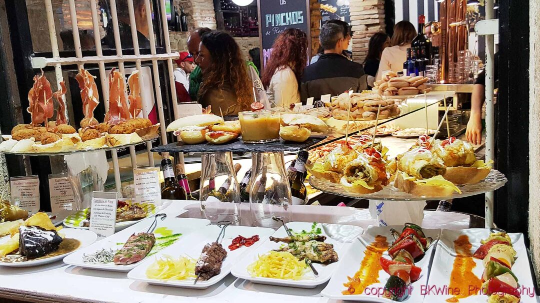 Tapas / pinchos på en bar i Spanien