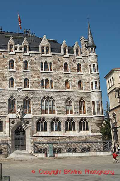 Casa Botines, ritat av Antoni Gaudi, i Leon, Castilla y Leon
