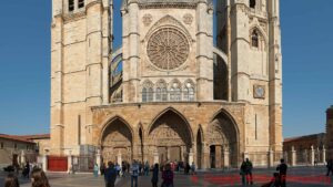 Den pampiga katedralen i Leon i Castilla y Leon